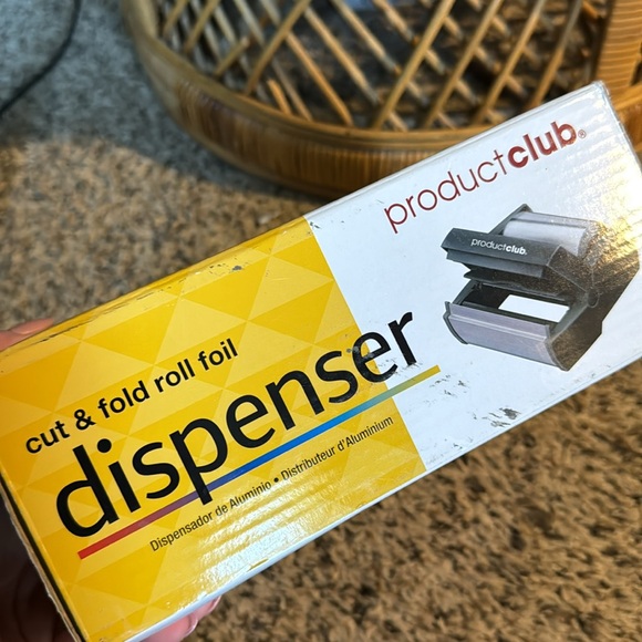 Cut and Fold Roll Foil Dispenser - Picture 2 of 3